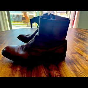 Beautiful brown leather men’s ankle boots.